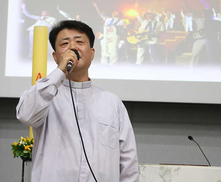 8D_1556276057_father1.jpg
