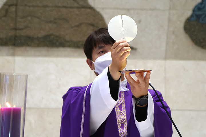 2R_1639886633_0.jpg