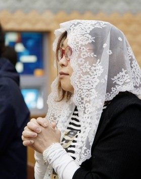어르신 카네이션 증정